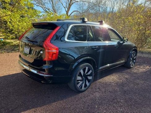 Certified 2023 Volvo XC90 T8 Ultimate image 3