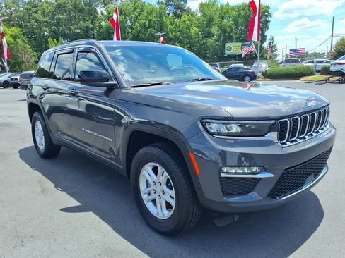 Used 2025 Jeep Grand Cherokee Laredo RWD image 1