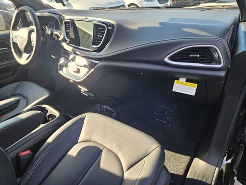 New 2026 Chrysler Pacifica Select image 20