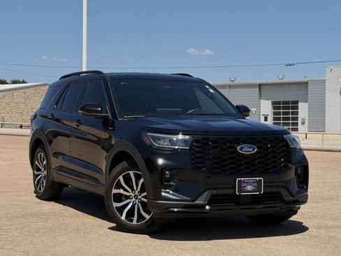 Certified 2025 Ford Explorer ST-Line RWD image 2