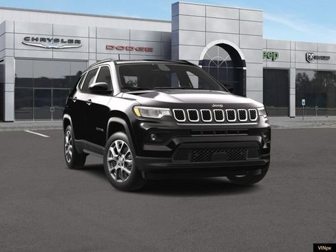 Used 2024 Jeep Compass Latitude w/ Sun and Sound Group AWD/4WD image 16