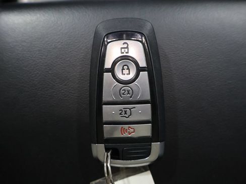 Used 2022 Ford Explorer XLT w/ Equipment Group 202A AWD/4WD image 29