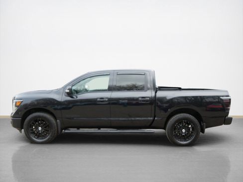 Used 2019 Nissan Titan SV w/ SV Convenience Package image 6