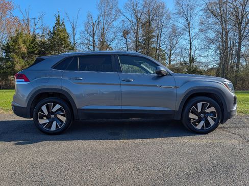 Used 2024 Volkswagen Atlas Cross Sport SE image 4