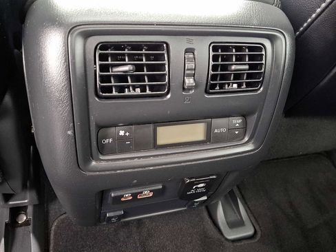 Used 2020 Nissan Pathfinder Platinum image 13