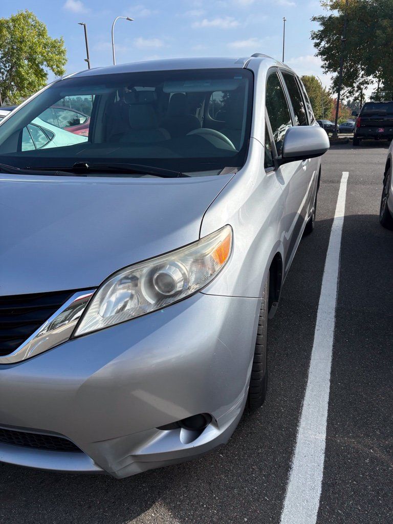 Used 2011 Toyota Sienna LE w/ Towing Pkg AWD/4WD image 1