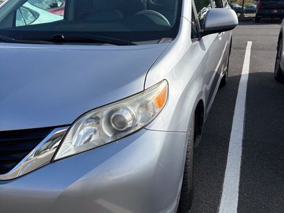 Used 2011 Toyota Sienna LE w/ Towing Pkg