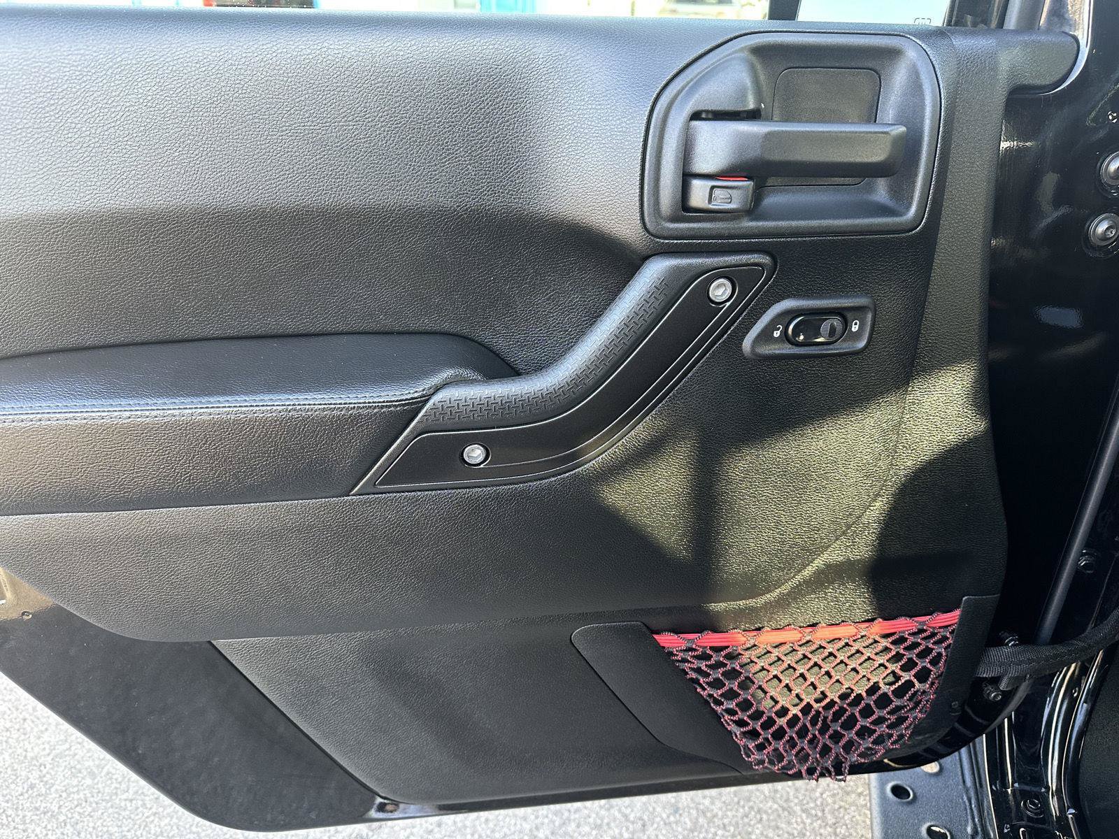 Used 2018 Jeep Wrangler Unlimited Rubicon AWD/4WD image 11