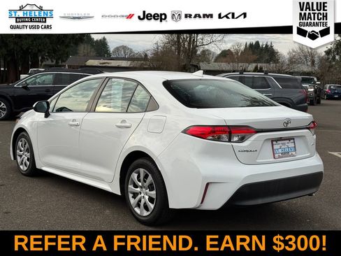 Used 2023 Toyota Corolla LE image 4