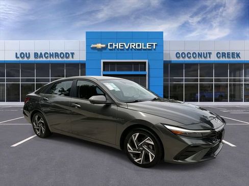 Used 2024 Hyundai Elantra Limited FWD image 2
