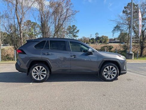 Used 2019 Toyota RAV4 XLE Premium image 2