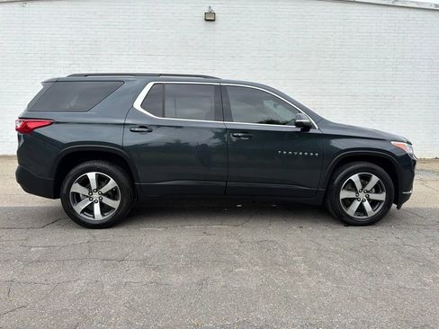 Used 2021 Chevrolet Traverse LT w/ LT Premium Package FWD image 1
