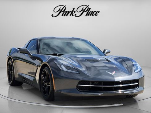 Used 2017 Chevrolet Corvette Stingray Coupe w/ 1LT image 4