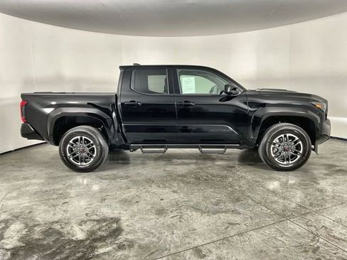 Used 2025 Toyota Tacoma TRD Sport image 9