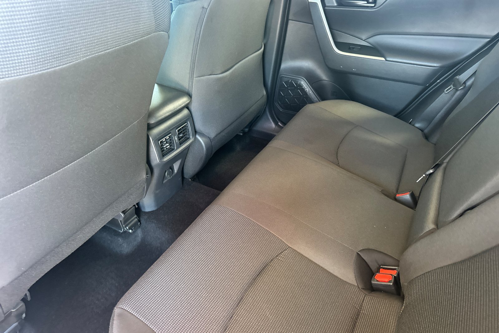 Used 2024 Toyota RAV4 LE AWD/4WD image 14