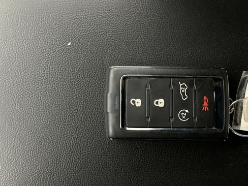 Used 2022 Jeep Grand Cherokee Laredo w/ Luxury Tech Group I image 23