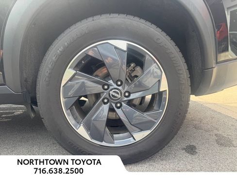 Used 2025 Nissan Rogue SV AWD/4WD image 20