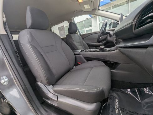 Used 2023 Nissan Rogue S image 19