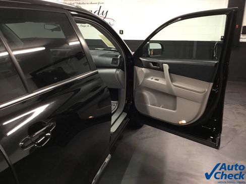 Used 2013 Toyota Highlander Plus AWD/4WD image 38