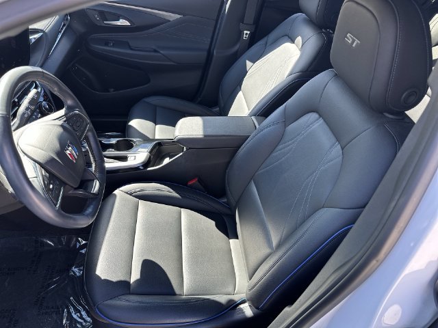 Used 2025 Buick Envista Sport Touring w/ Convenience I Package FWD image 16