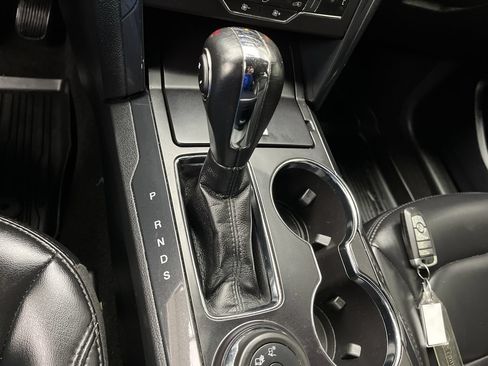 Used 2019 Ford Explorer XLT w/ Equipment Group 202A AWD/4WD image 28