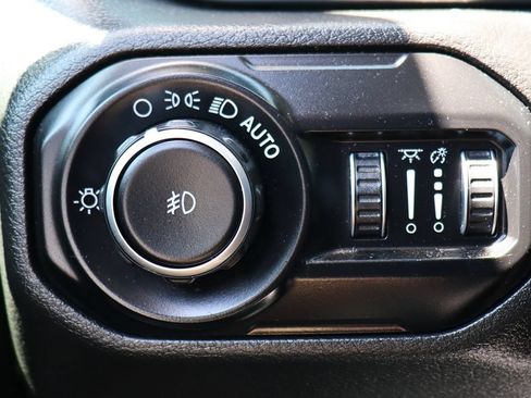 Used 2020 Jeep Wrangler Unlimited Sahara AWD/4WD image 41