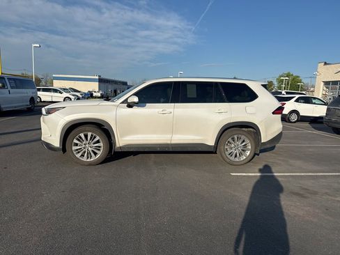 Certified 2024 Toyota Grand Highlander AWD image 2