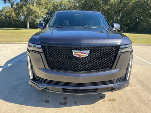 Used 2024 Cadillac Escalade ESV Sport w/ Touring Package image 11