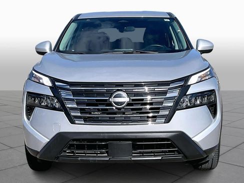 Used 2024 Nissan Rogue SV image 3