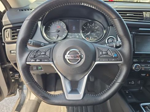 Used 2019 Nissan Rogue SV w/ Premium Package image 24