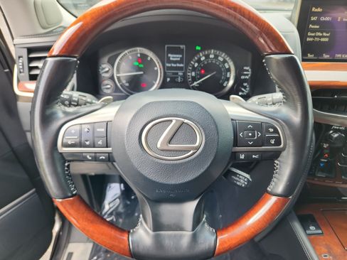 Used 2017 Lexus LX 570 4WD w/ Luxury Package image 9