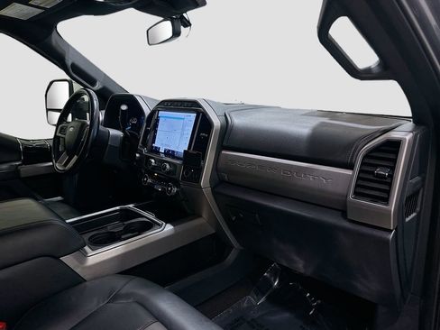 Used 2022 Ford F250 Platinum w/ FX4 Off-Road Package AWD/4WD image 29