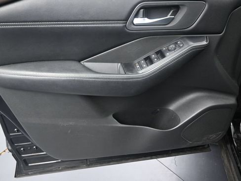 Used 2022 Nissan Rogue SV w/ SV Premium Package FWD image 11