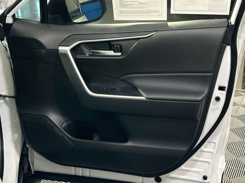 Used 2024 Toyota RAV4 SE image 37