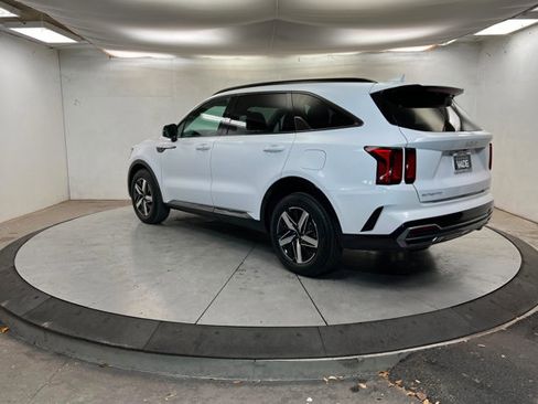 Used 2023 Kia Sorento S w/ Panoramic Sunroof Package image 3