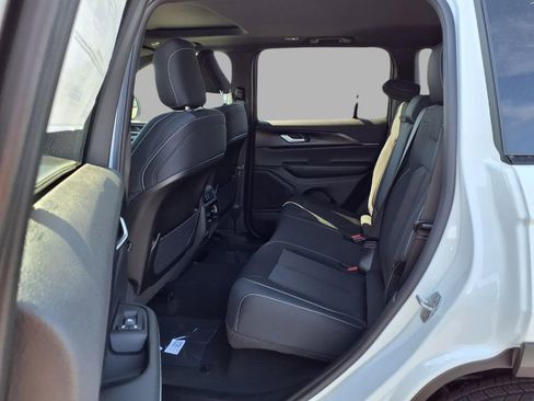 New 2026 Jeep Grand Cherokee Laredo AWD/4WD image 25