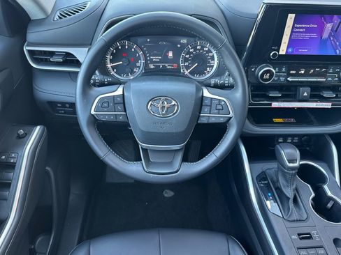 Used 2026 Toyota Highlander XLE AWD/4WD image 30