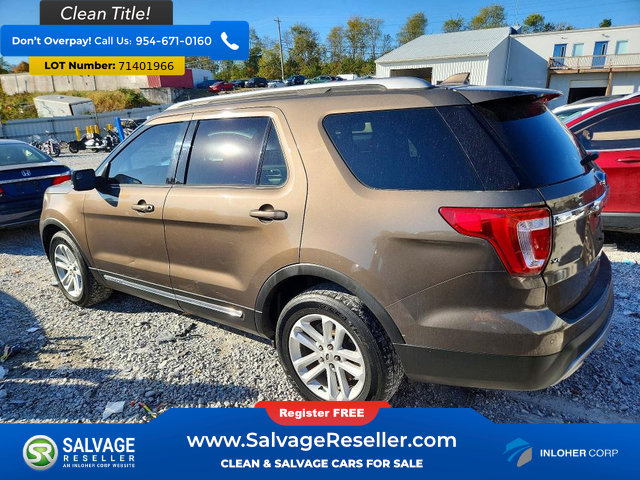 Used 2016 Ford Explorer XLT w/ Equipment Group 202A FWD image 3