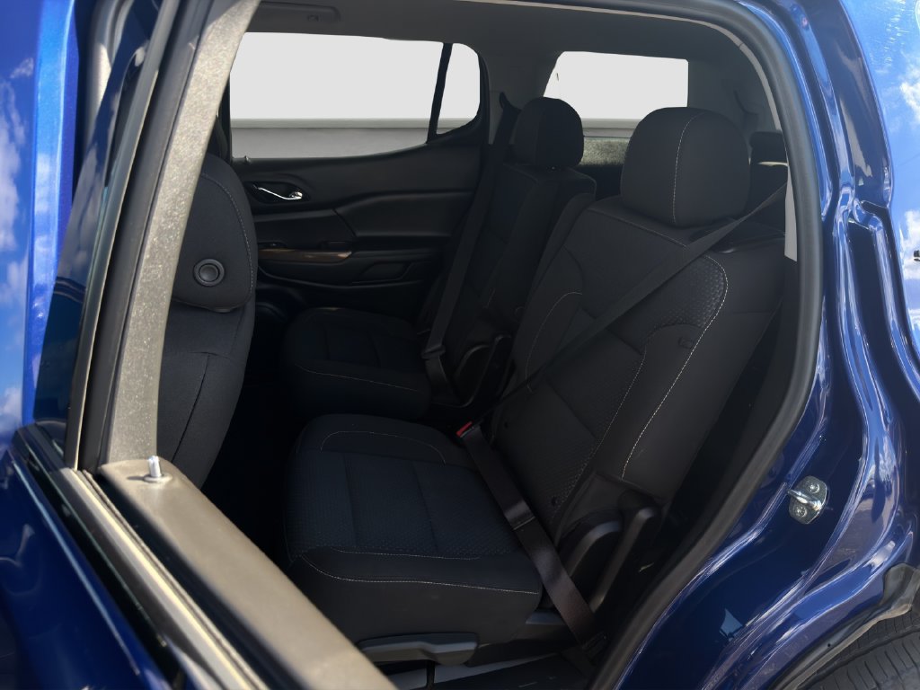 Used 2023 GMC Acadia SLE w/ Driver Convenience Package FWD image 13