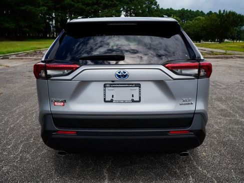Used 2022 Toyota RAV4 XLE image 4