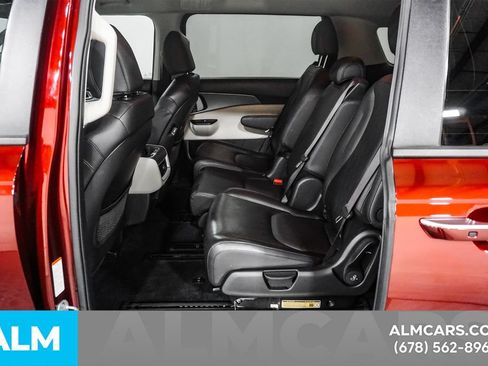 Used 2024 Kia Carnival LX FWD image 13