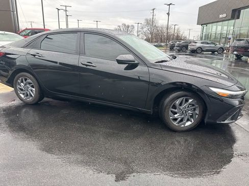 Used 2024 Hyundai Elantra SEL image 21