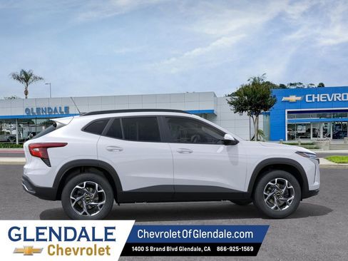 New 2026 Chevrolet Trax LT FWD image 5