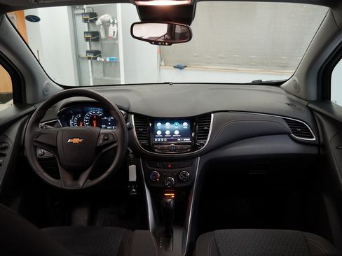 Used 2021 Chevrolet Trax LS image 18