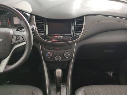 Used 2022 Chevrolet Trax LT w/ LT Convenience Package image 19