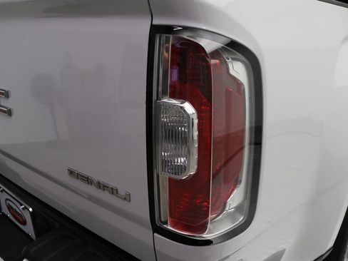 Used 2019 GMC Canyon Denali image 9