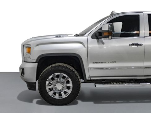 Used 2017 GMC Sierra 2500 Denali w/ Duramax Plus Package image 10