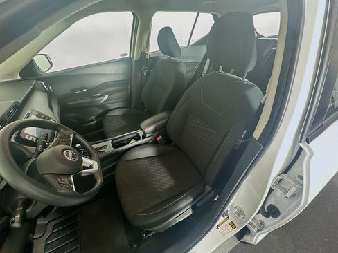 Used 2023 Nissan Kicks SV FWD image 13