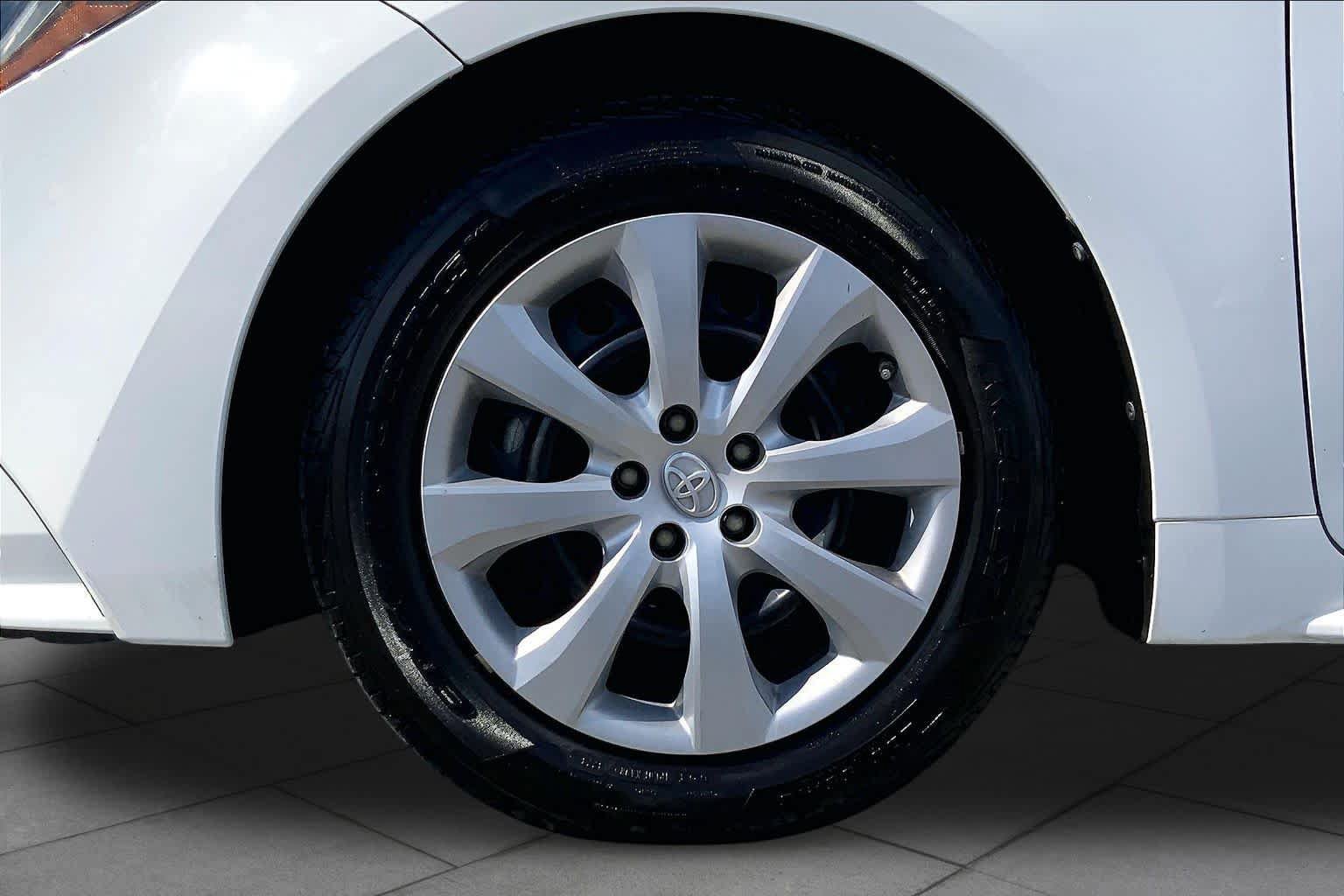 Used 2021 Toyota Corolla LE FWD image 11