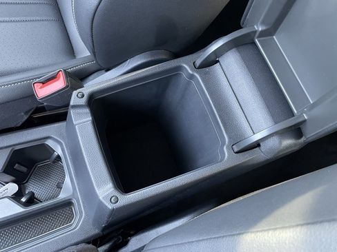 Used 2024 Volkswagen Tiguan SE image 44